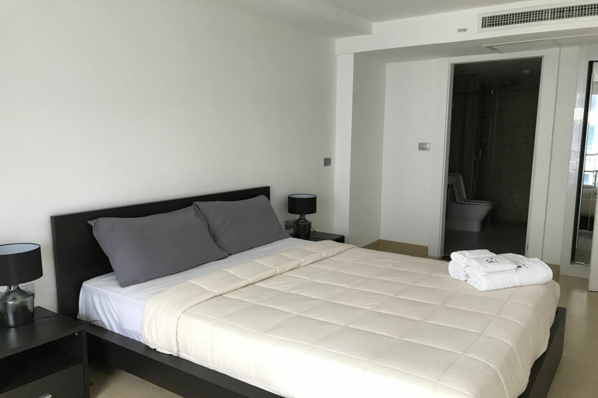 Uplus Avenue Residence Pattaya Exterior photo